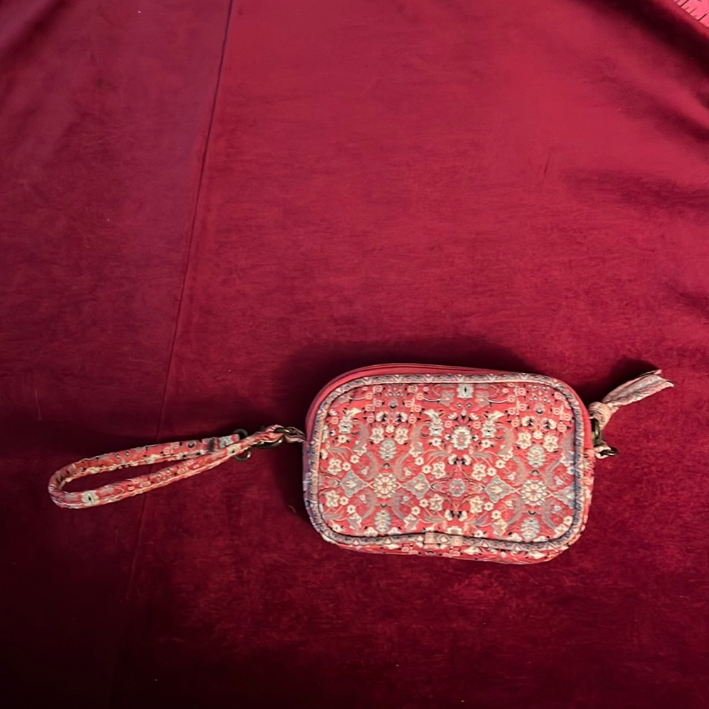 Derin fabric wristlet